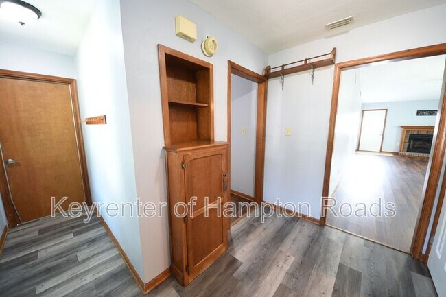 Building Photo - 825 Maitland Dr