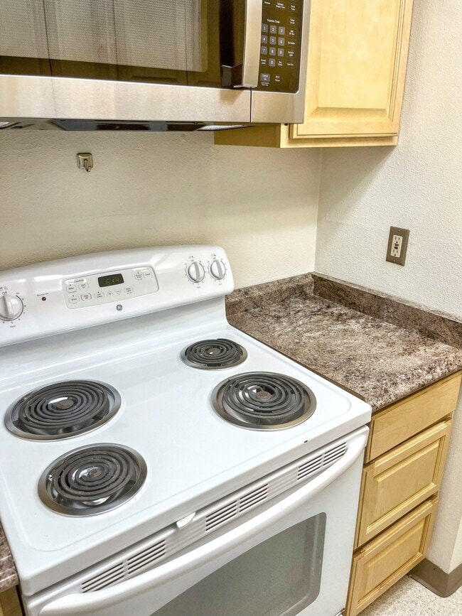 Building Photo - 4620 Reka Dr