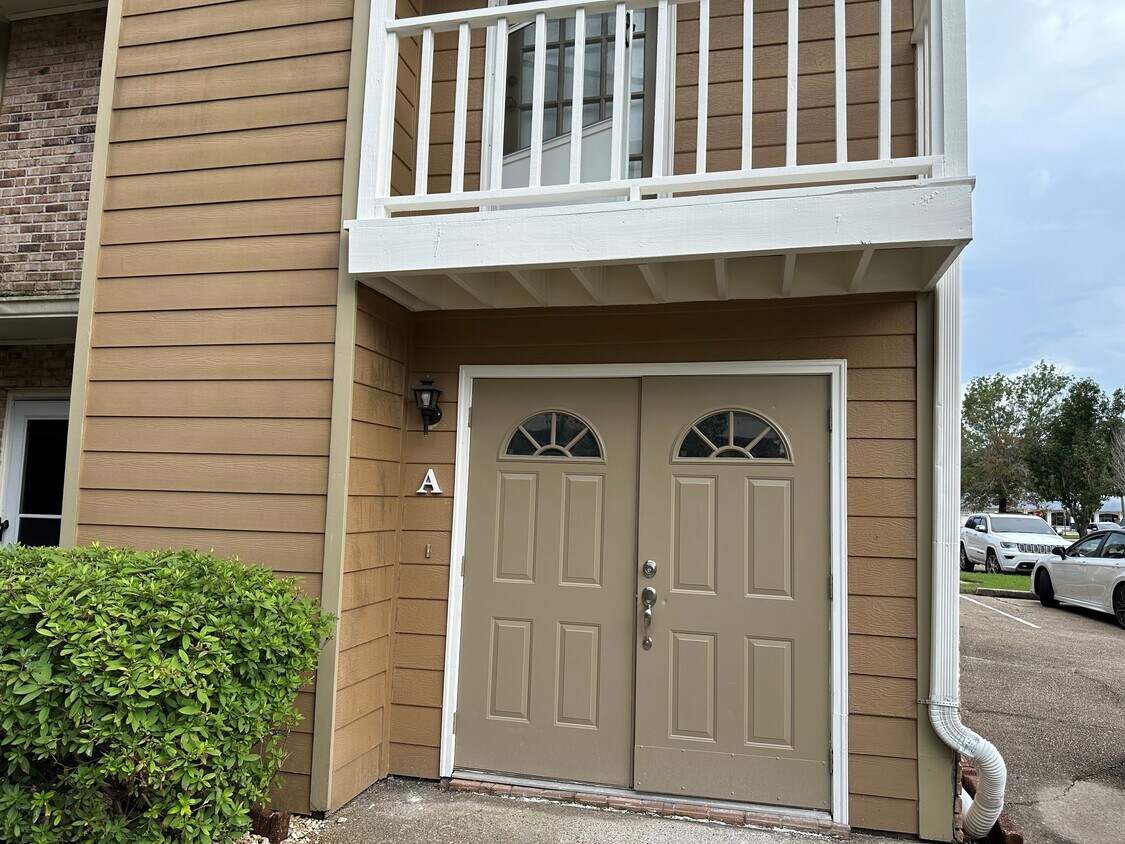 Foto principal - 421 Longwood Ct