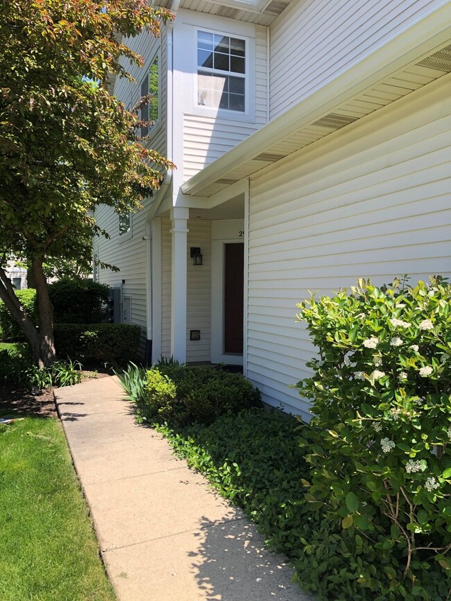 Building Photo - 2911 Stockton Ct