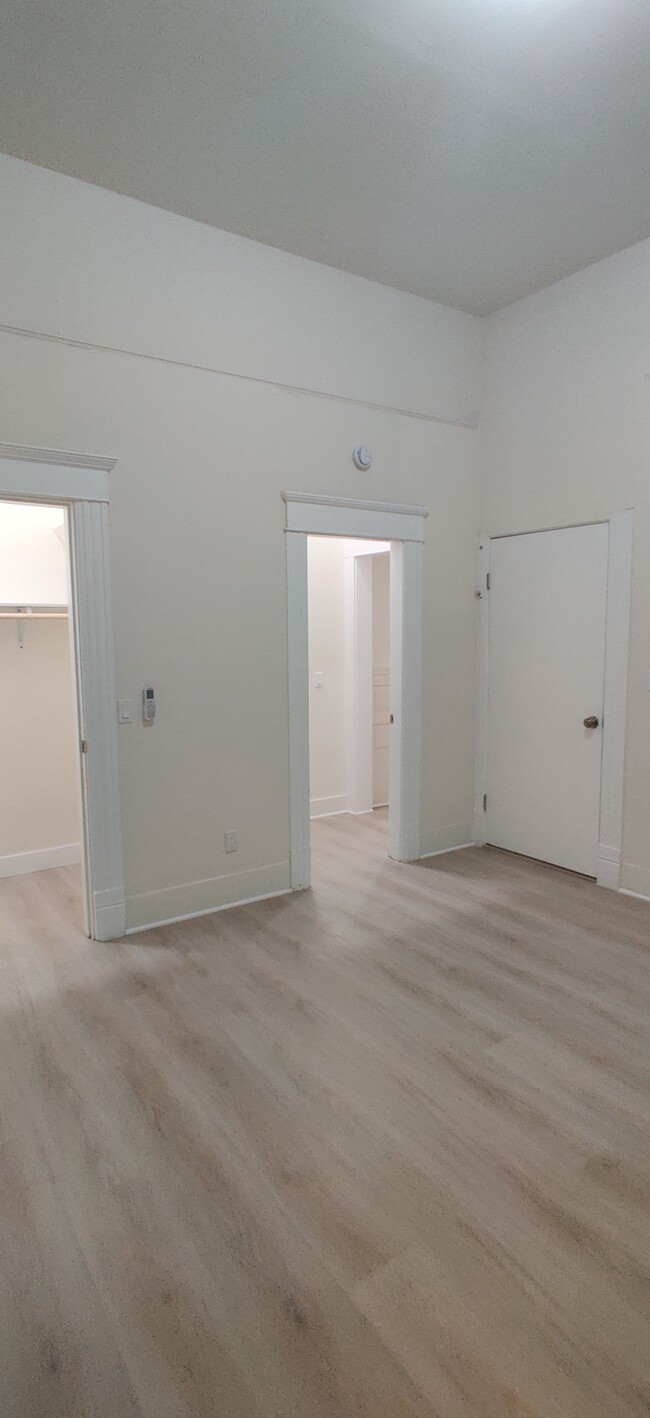 Building Photo - 1331 S Park Ave