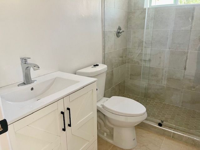 Foto del edificio - 4919 Enfield Ave