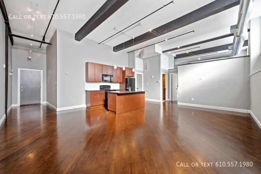 Primary Photo - 1 Bedroom - 1 Bath loft apartment located ...