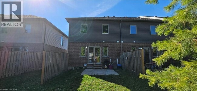 Building Photo - 86 Nieson St