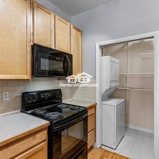 Building Photo - 2422 Tremont Pl