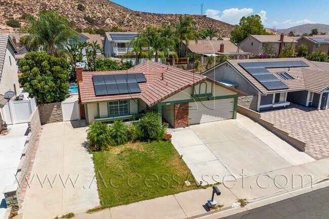 Foto del edificio - Charming 3 Bed/2 Bath Home With Pool In La...