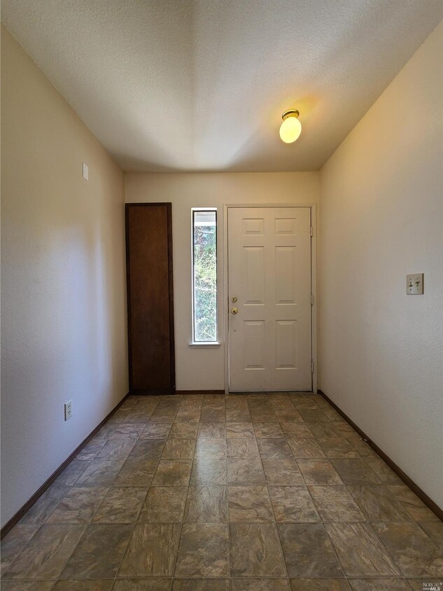 Primary Photo - 1115 N Lincoln St