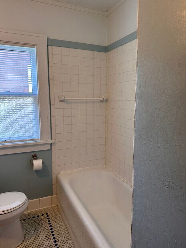 Bañera grande - 7526 Lincoln Pl
