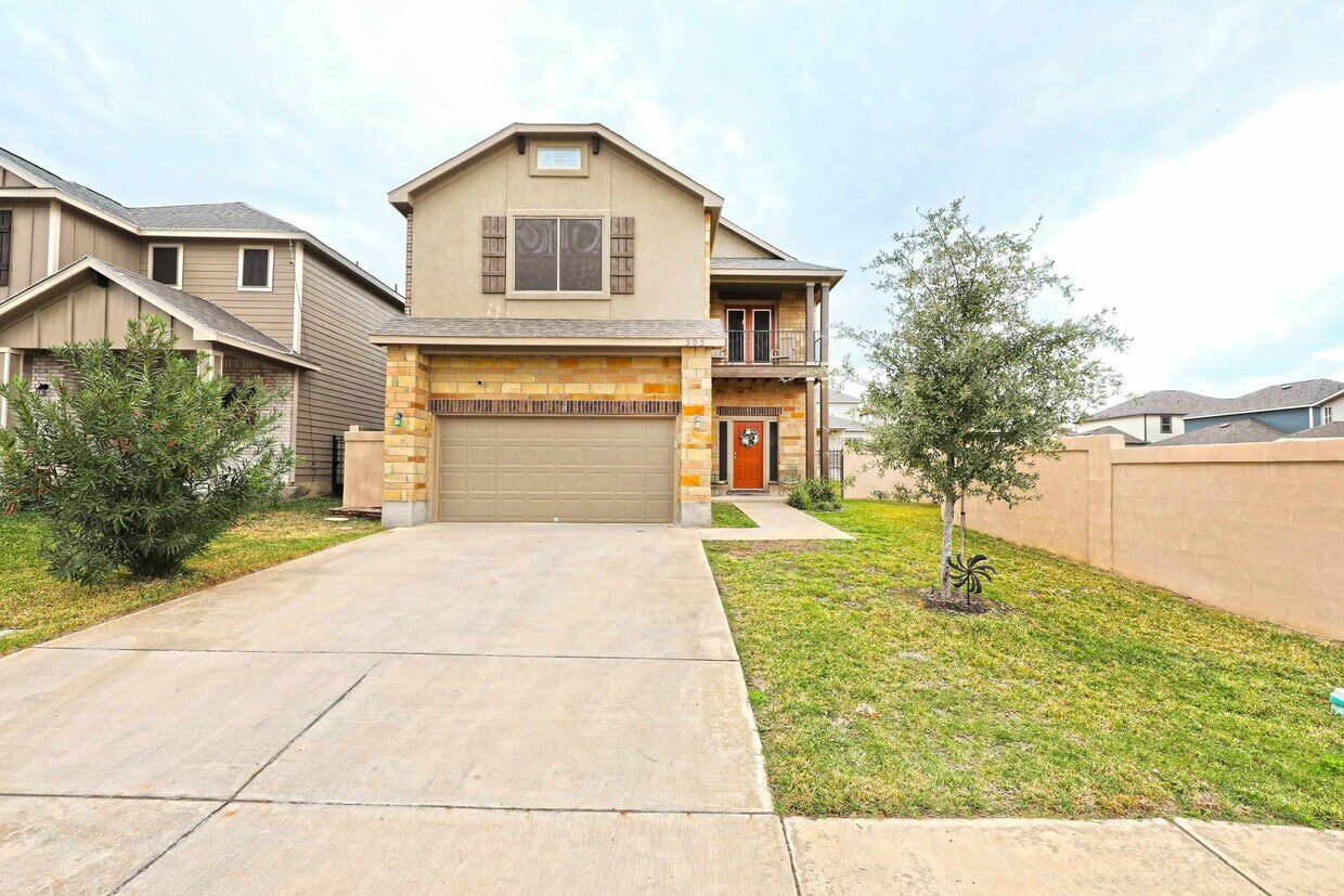 Primary Photo - 303 Rockpile Creek Ln