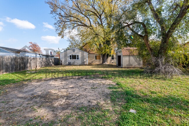 Building Photo - 1925 S Elizabeth