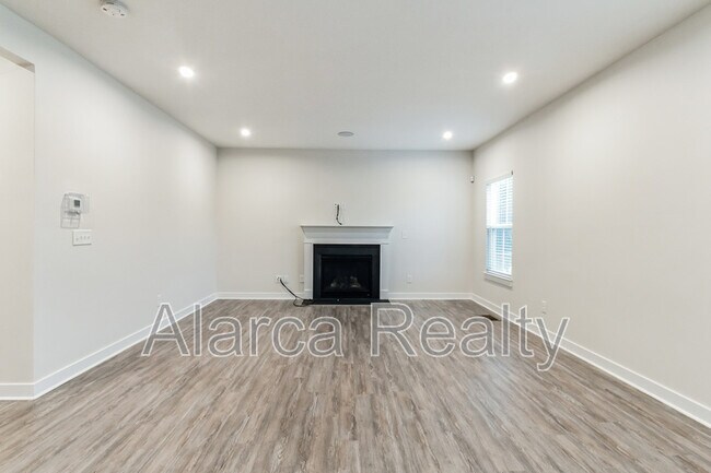 Building Photo - 207 Welcombe St