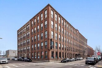 Building Photo - 320 W 2nd St