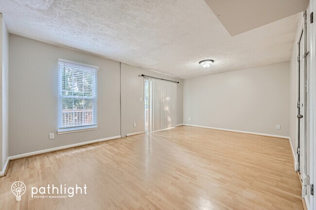 Foto del edificio - 9432 Seven Courts Dr, Nottingham, MD, 21236