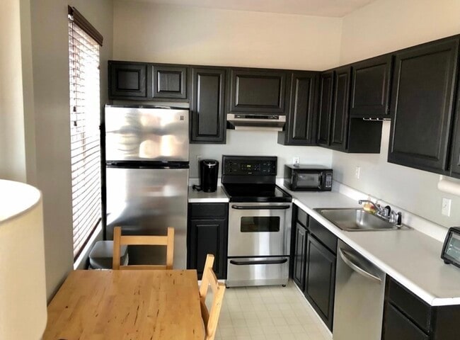 Building Photo - 262 Medford St