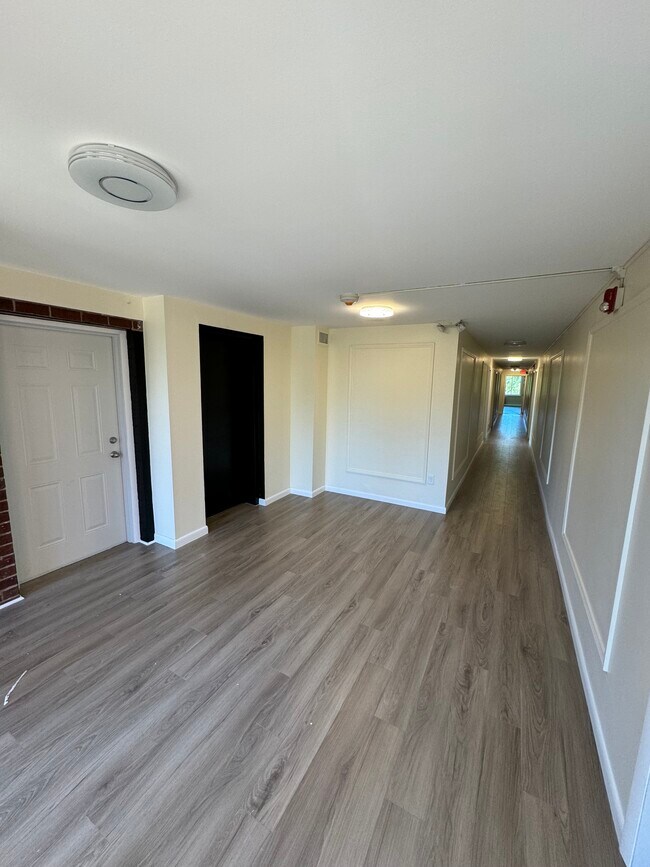 Building Photo - 77 Evergreen Ave