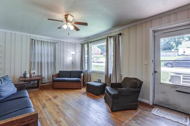 Building Photo - 4605 Greenwood Dr