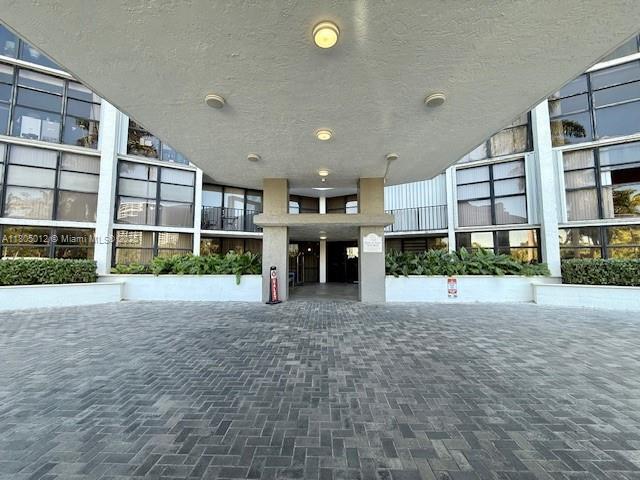 Building Photo - 200 Leslie Dr