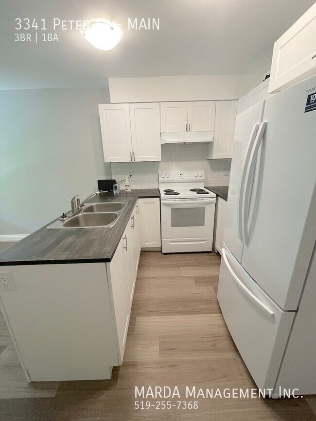 Photo du bâtiment - RENOVATED 3+1BEDROOM/1-BATH TOWNHOUSE IN WEST WINDSOR -ALL INCLUSIVE