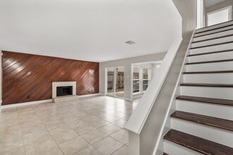 Building Photo - 10814 Sugar Hill Dr