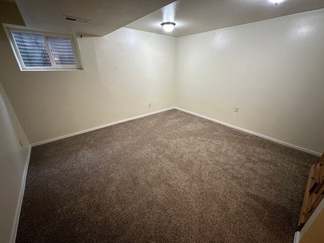 Building Photo - 3 Bedroom 2 Bath home