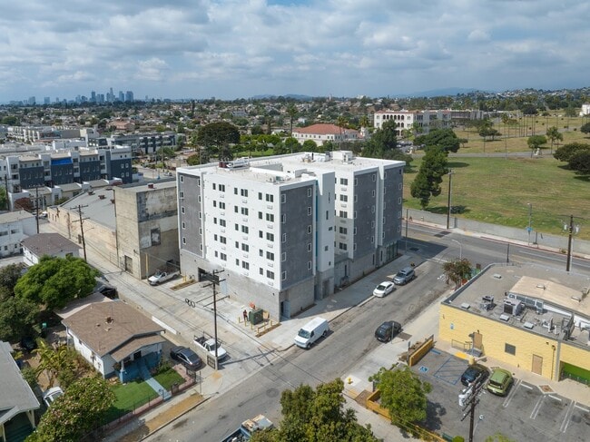 Foto del edificio - 4252 Whittier Blvd.- SIOF