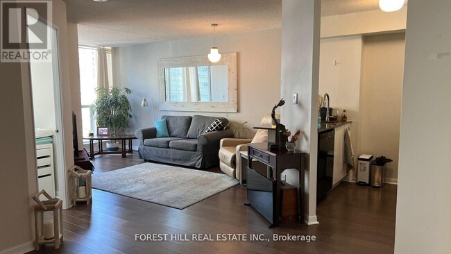 Photo du bâtiment - 24 Wellesley St W