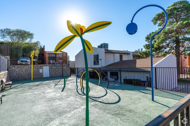 Splash Pad - Luna Verde Apartments