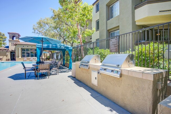 Building Photo - Wood Canyon Villas
