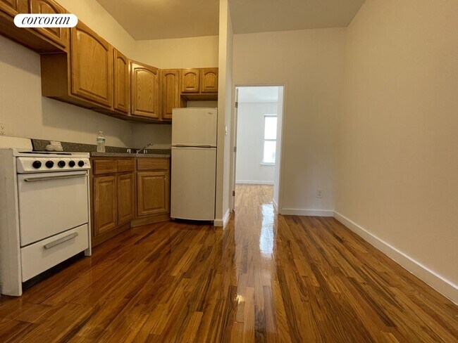Building Photo - 151 E 90th St