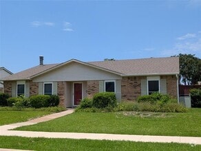 Building Photo - 2105 Rose Hill Rd