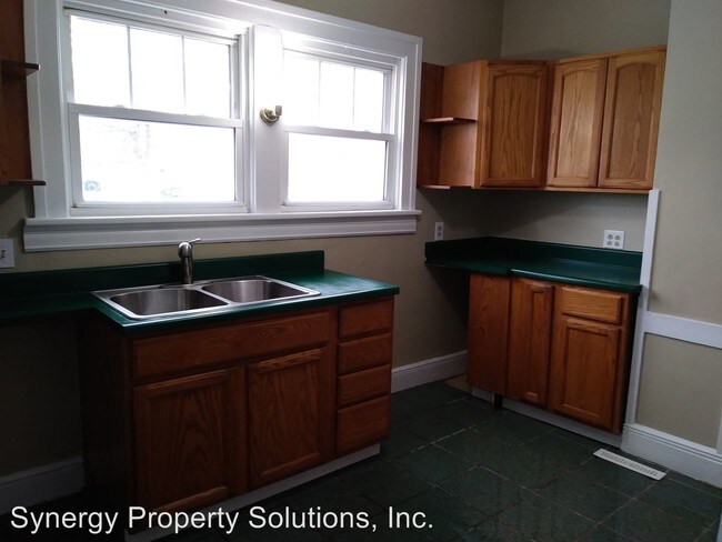 Building Photo - 5 br, 1.5 bath House - Grand Blvd 44