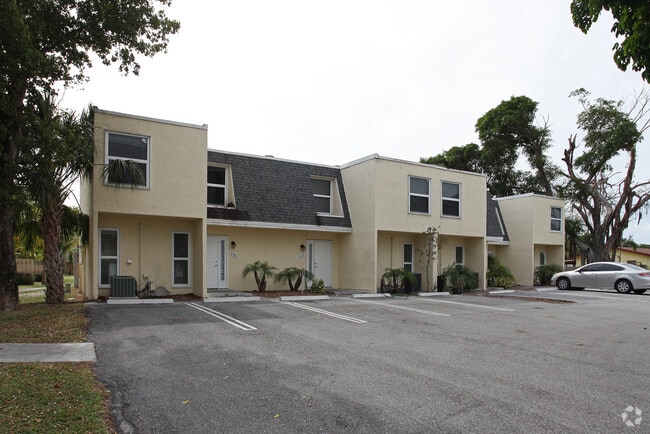 Townhomes - Pelican Pointe