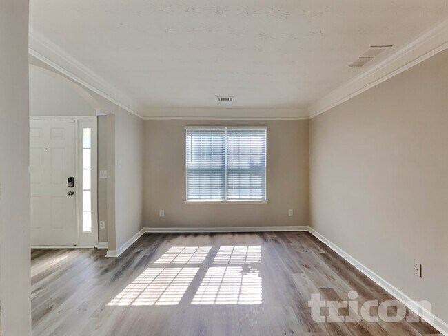 Building Photo - 124 River Pass Ct NE