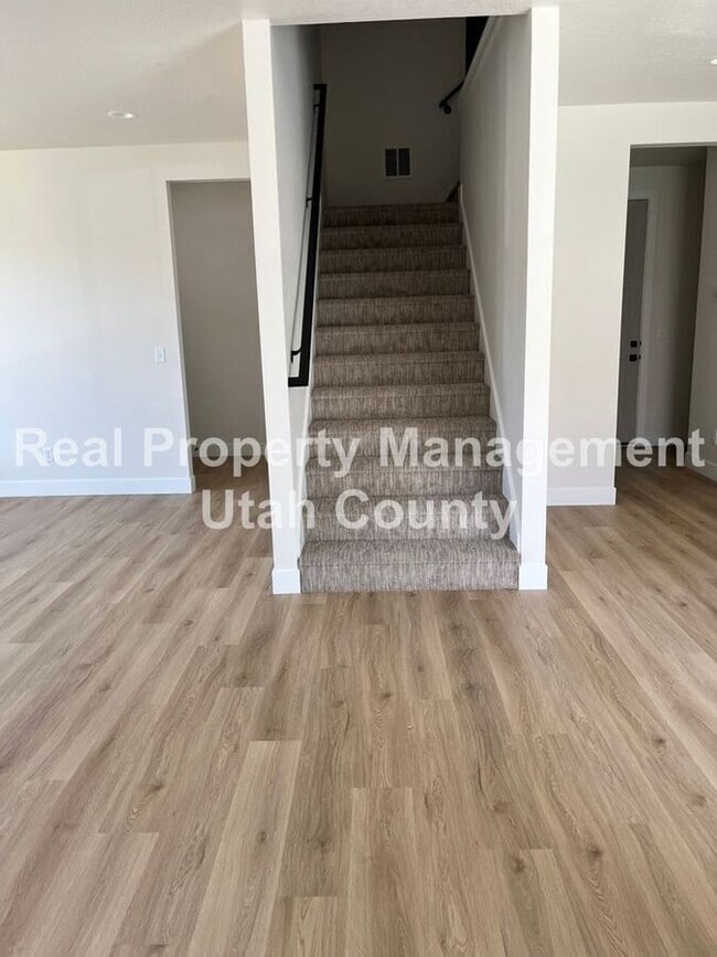 Building Photo - 2425 Orchard Cir