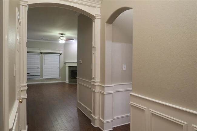 Building Photo - 1713 Oak Brook Ln