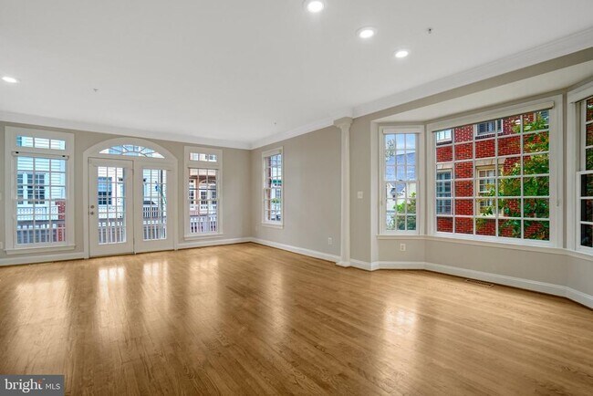 Foto del edificio - 1210 Roundhouse Ln