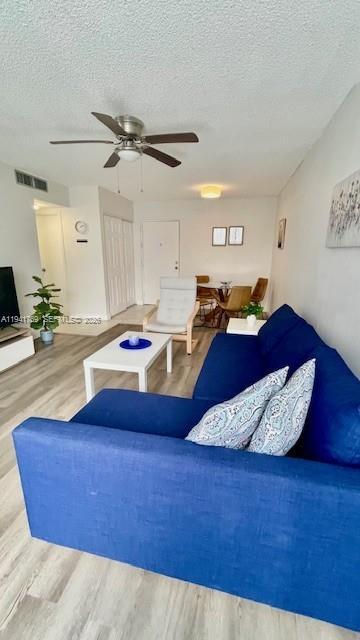 Foto del edificio - 17620 Atlantic Blvd