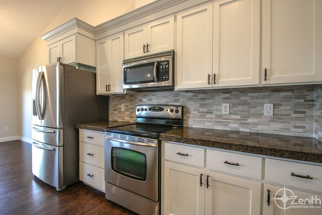 Building Photo - 10800 NE 104th Cir