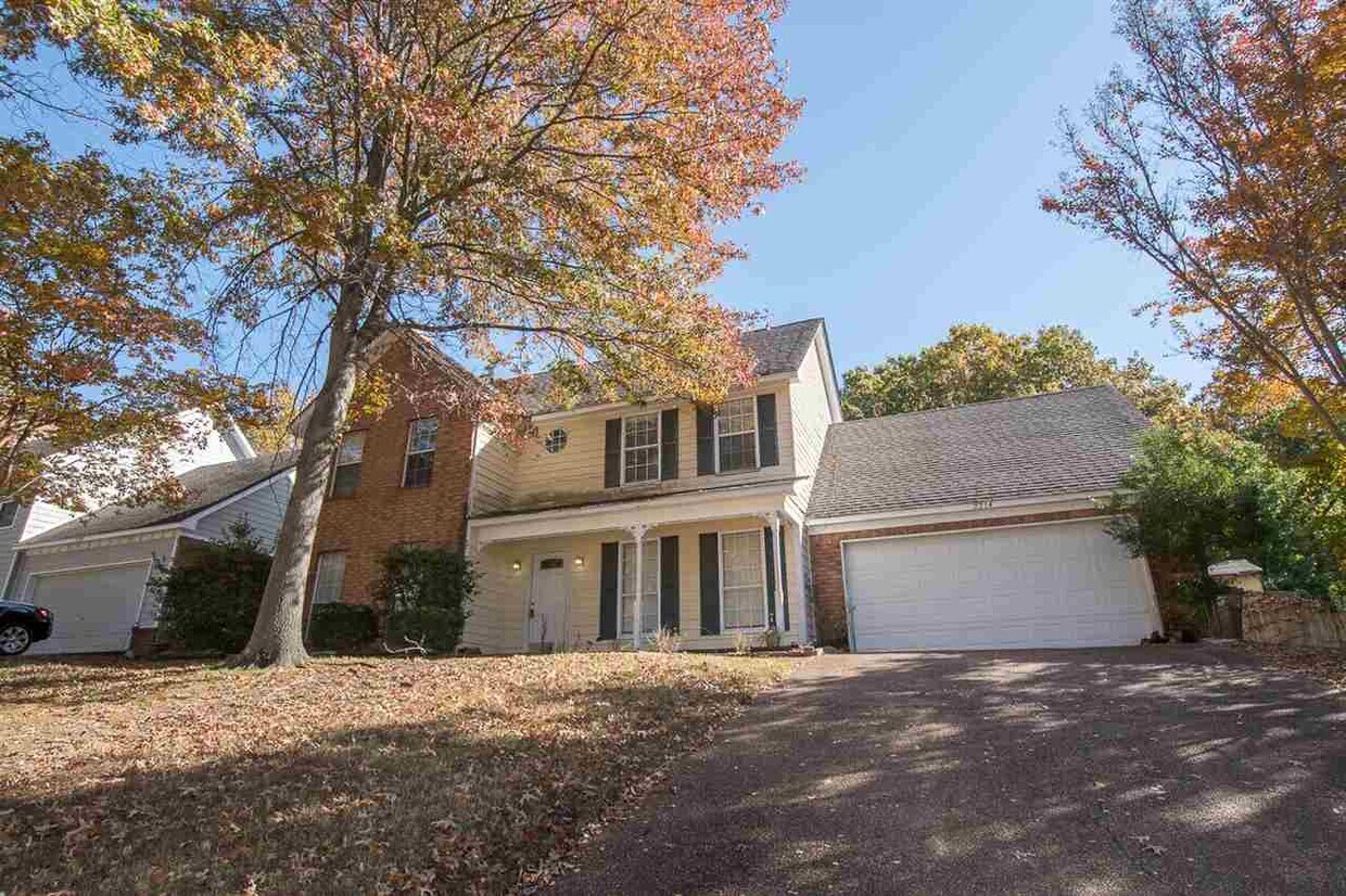 Primary Photo - 2214 Oak Hollow Ln