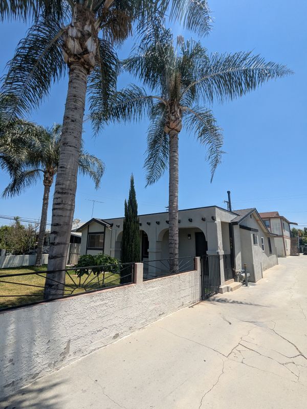 Foto del edificio - 6106 Palm Ave