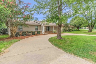 Building Photo - 7903 Mustang Dr