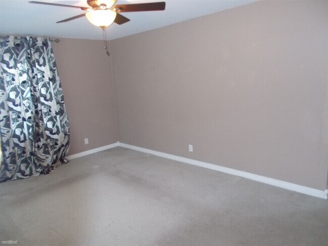 Building Photo - 3 br, 2 bath House - 7565 Southeastern Ave...