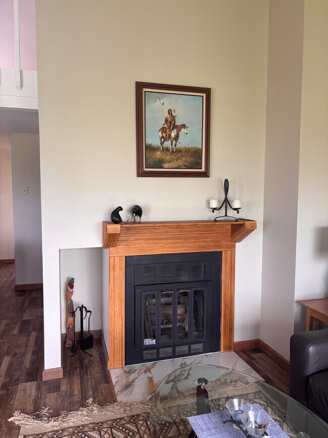 Wood burning Fireplace - 2201 Pearl St