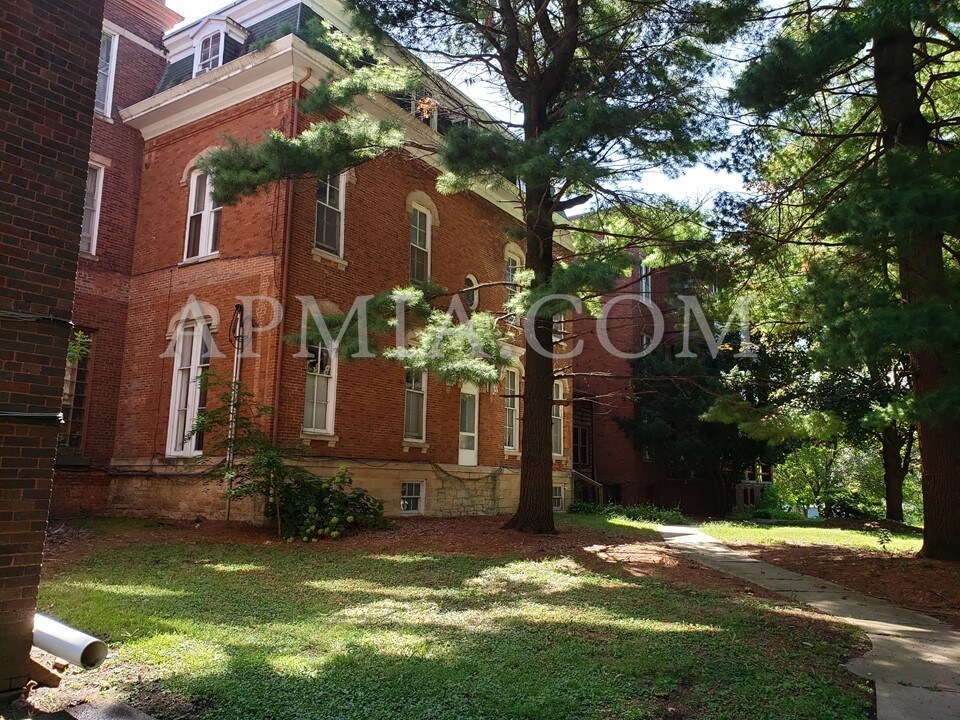 Primary Photo - 1501 1st Ave