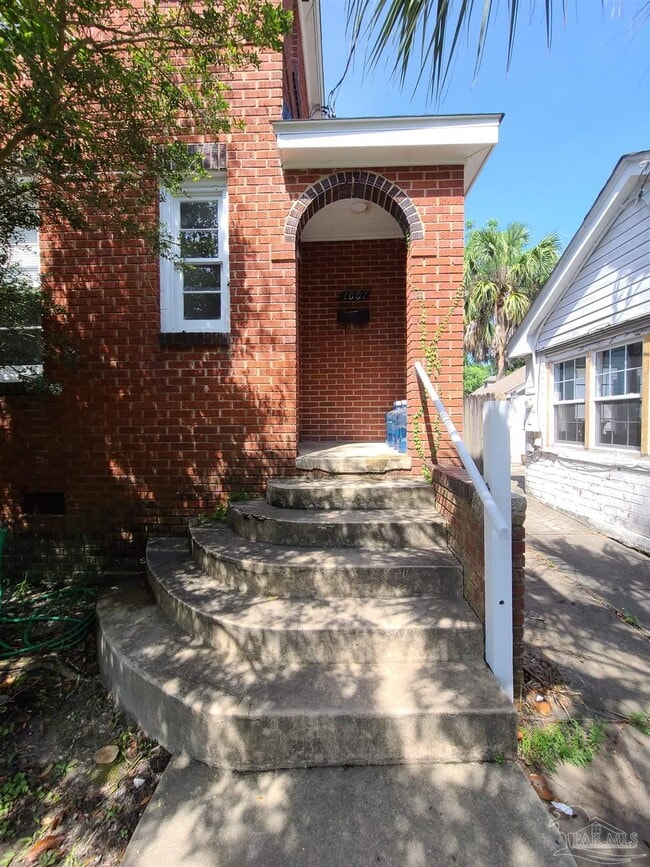 Building Photo - 1001 N Palafox St