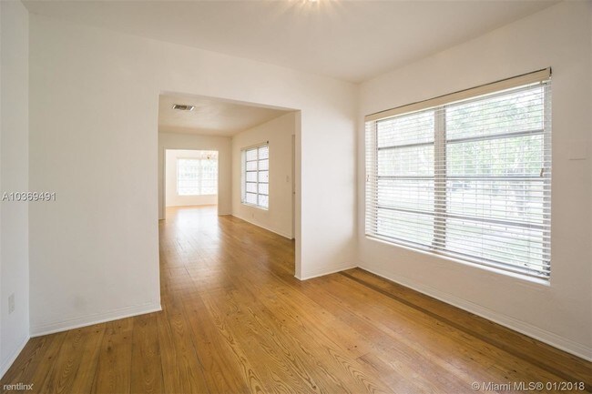 Building Photo - 4 br, 3 bath House - 1421 SW 24th Ave