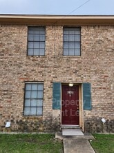 Building Photo - 8109 Silver Crk Rd