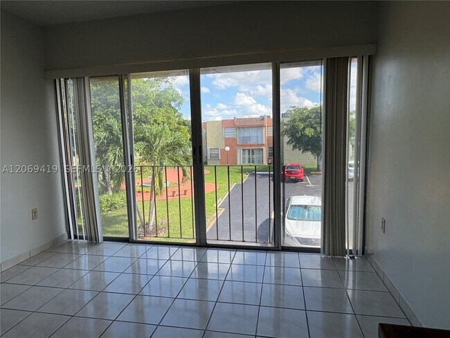 Foto del edificio - 9331 SW 4th St
