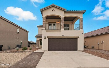 Building Photo - 569 Lanner Dr