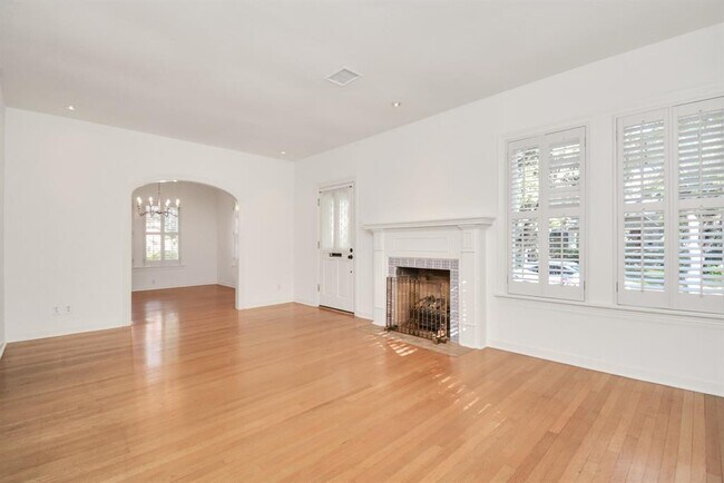 Foto del edificio - 2205 North Blvd